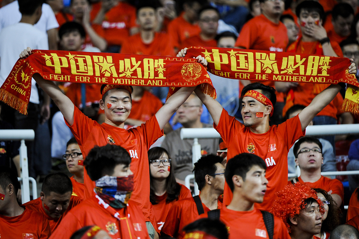 球队克服困难，取得胜利收获信心