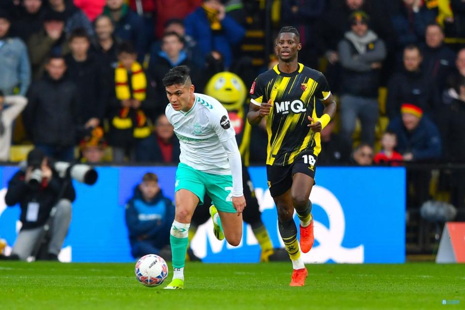 尤文图斯俱乐部宣布签约巴西球员卡洛斯的简单介绍