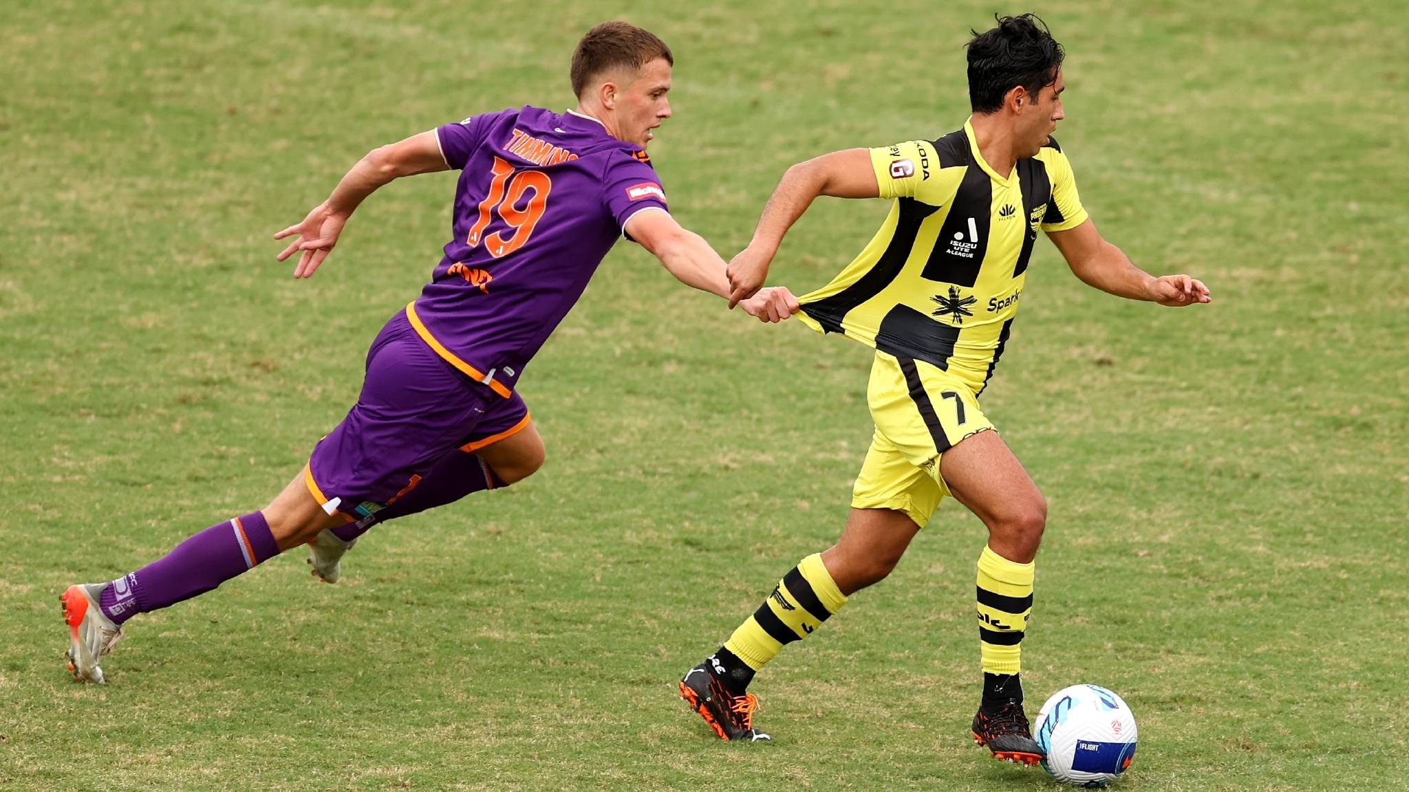 西班牙联赛中出现一场逆转比赛，球队惊险获胜的简单介绍