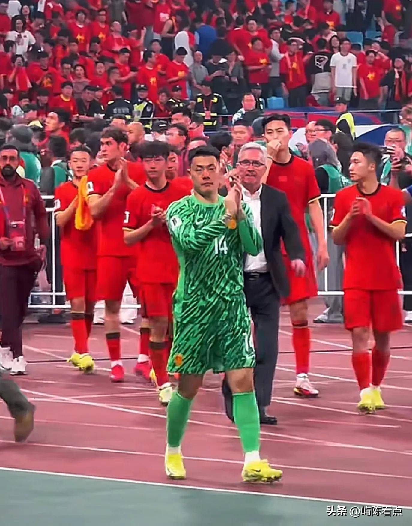 亚冠赛事精彩不断，球迷热情持续高涨