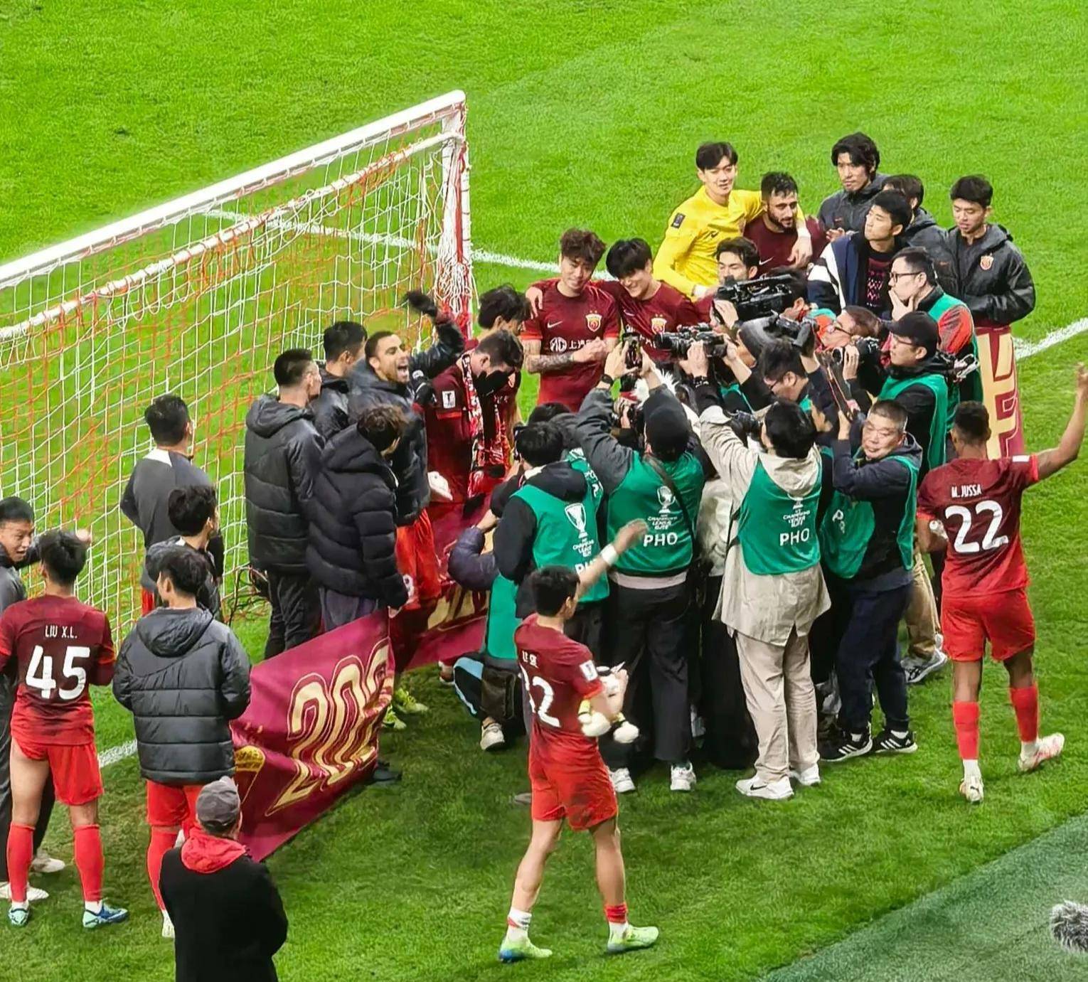 精彩瞬间被球迷津津乐道，创造无数经典回忆