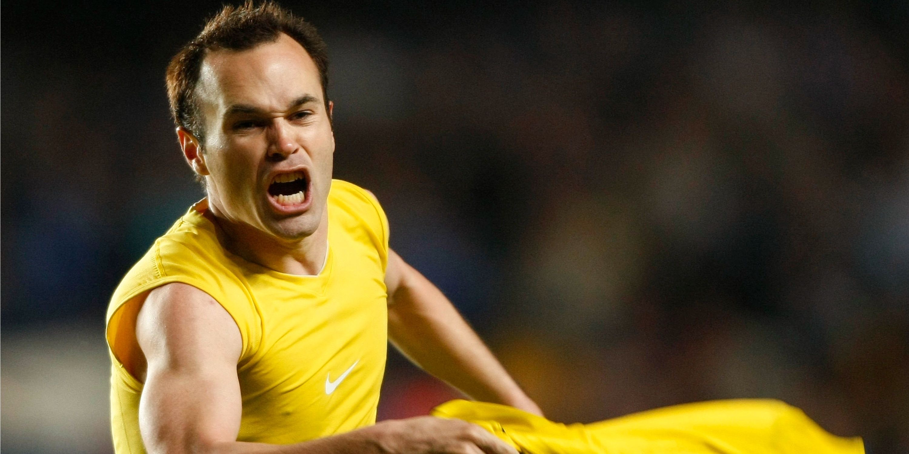 开云体育官网-足球场上的胜负悬念，球员斗志昂扬的简单介绍