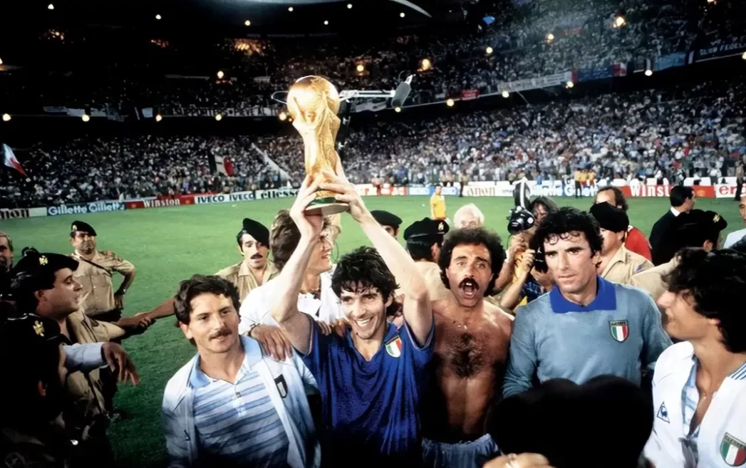 包含意大利足坛烽火连天，矛盾激烈的词条