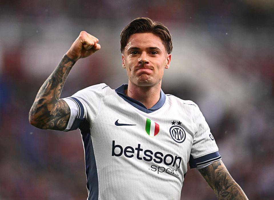 开云体育平台APP-那不勒斯队员庆祝生日，球队士气高涨的简单介绍