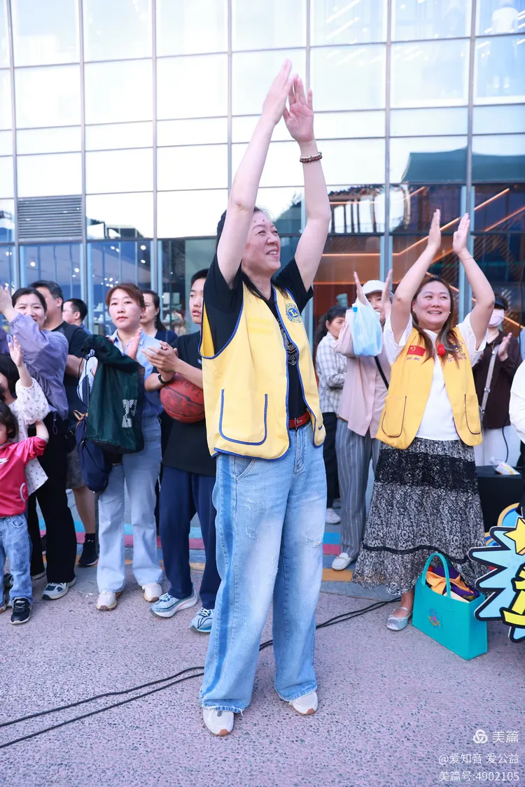 开云下载-篮球胜利者的荣耀时刻，夺冠乐团奏响篇章