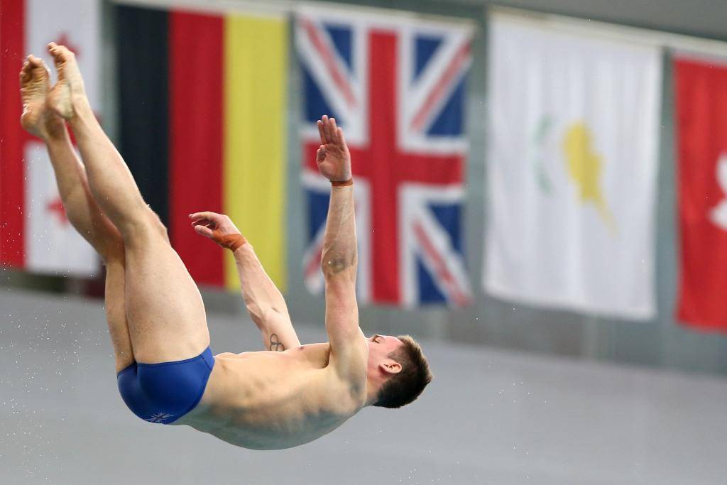 英国跳水名将凯里-戴比卡获得女子激跳冠军
