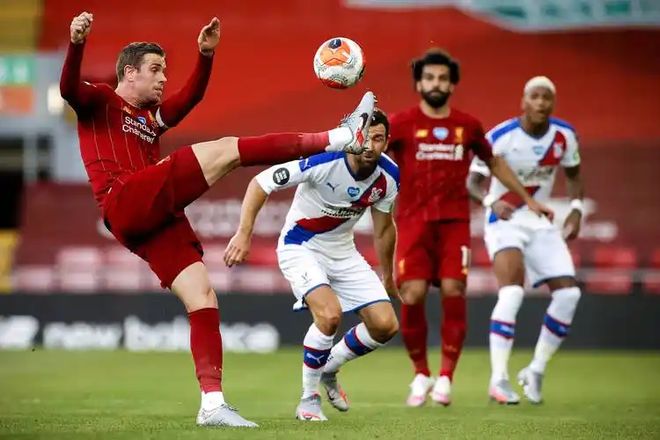 阿斯顿维拉主场力克对手，稳定争冠位置