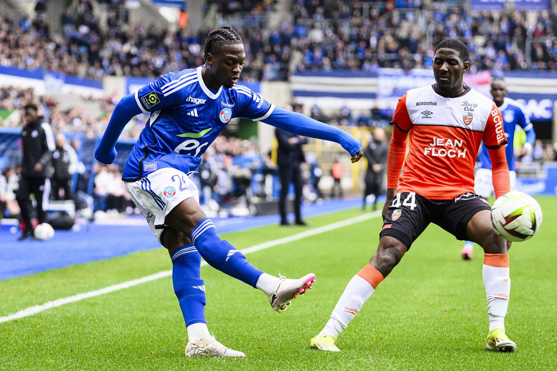 开云下载-斯特拉斯堡在主场对阵昂热展开争夺