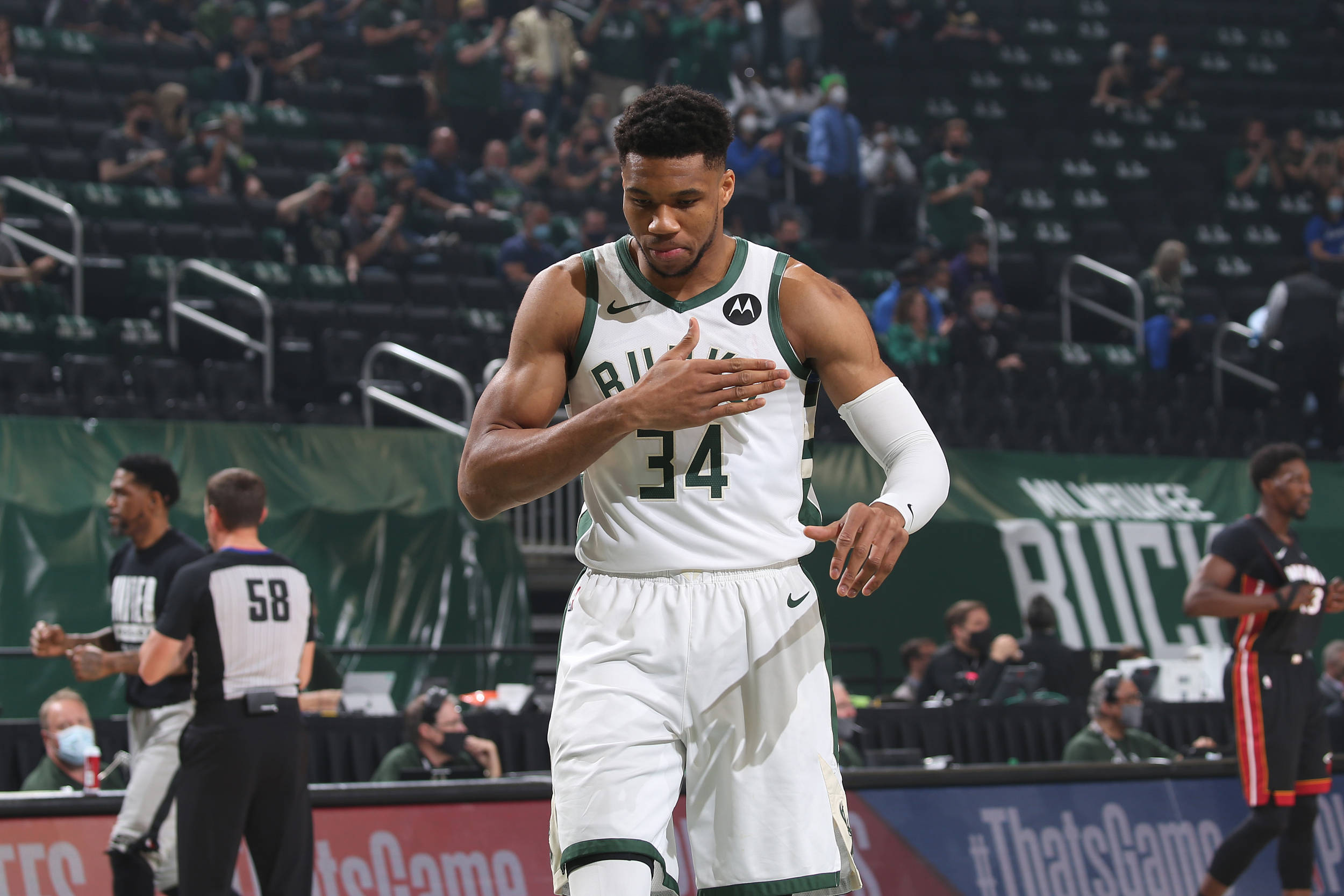 篮网大胜对手，继续保持不败