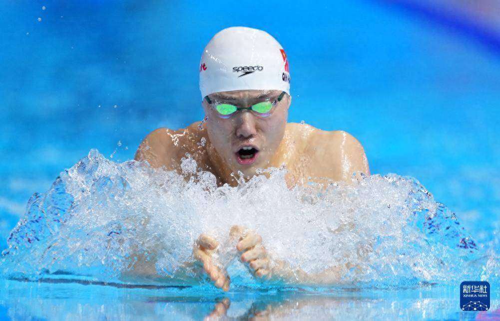 开云体育入口-游泳比赛激情追求！巴西选手意志坚定夺冠！