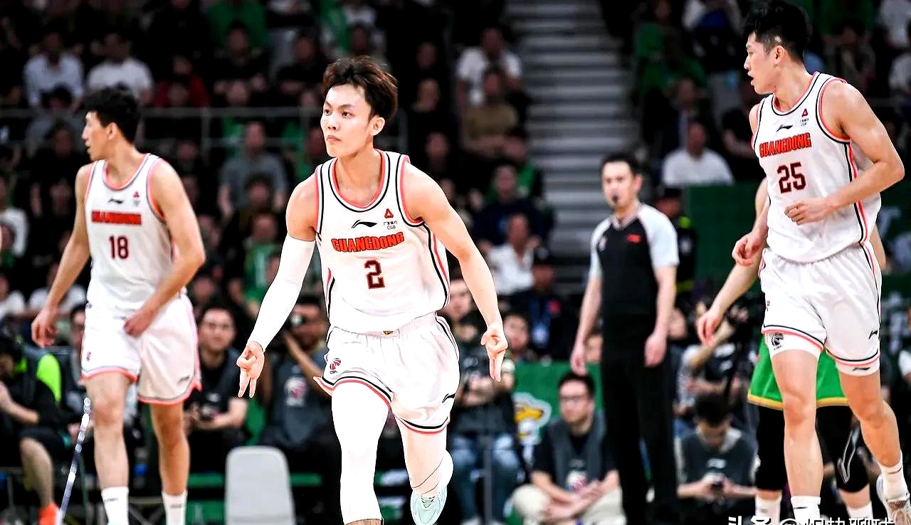 广东宏远惊险取胜，保持不败纪录