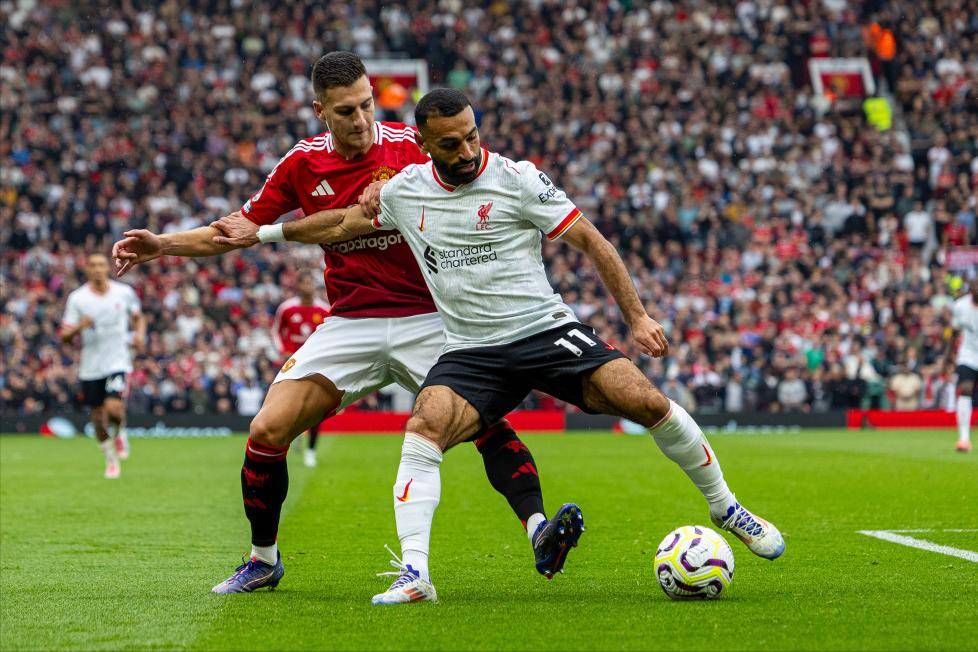 开云体育中国-曼联斩获关键三分！英超争冠再掀高潮