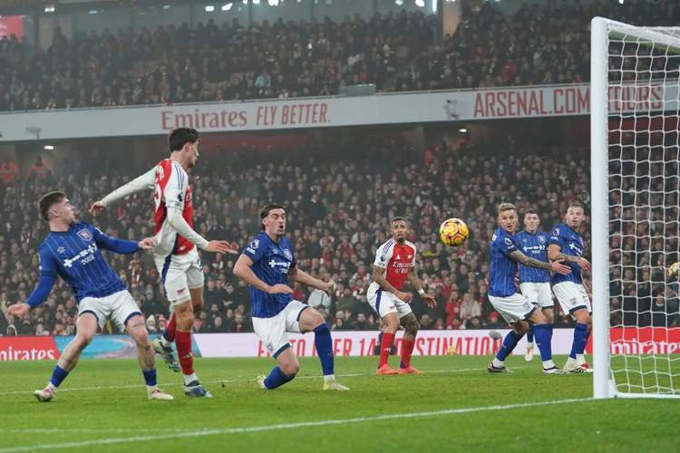 曼城淘汰巴黎圣日耳曼，晋级欧冠强的简单介绍