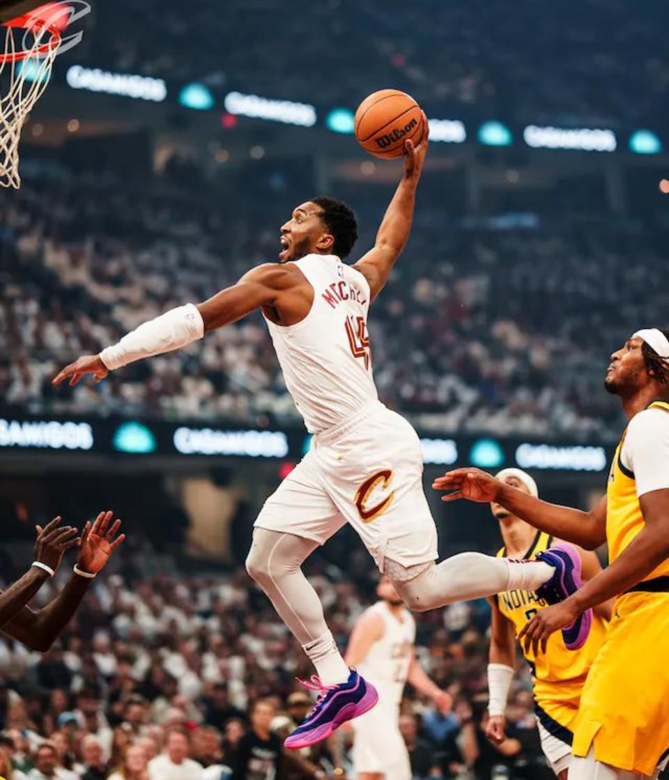 开云体育APP下载-包含爵士主场险胜独行侠，米切尔挺身而出绝杀对手的词条