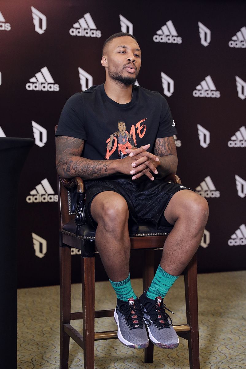 开拓者战胜奇才，利拉德闪耀全场