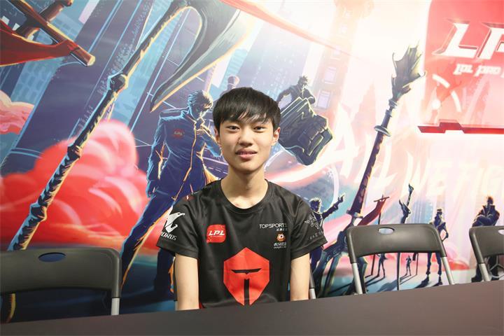 C9轻取TES，Knight单局斩获MVP激烈交锋小组赛，留下经典瞬间