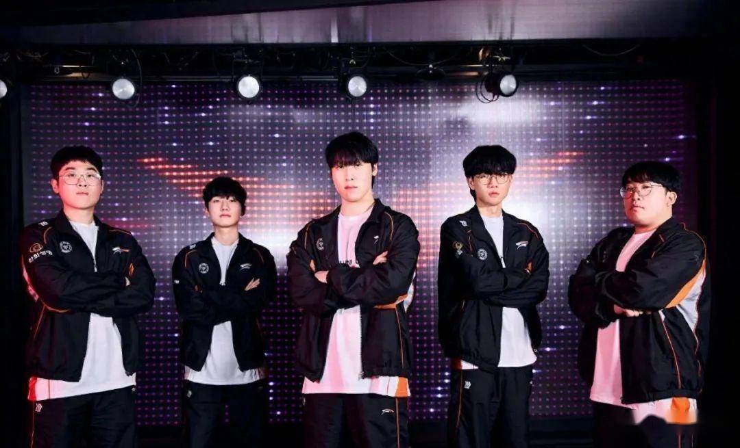 开云体育登录-100T轻取HLE，Zeus开启传奇时刻宿敌对决小组赛，引爆全场热议