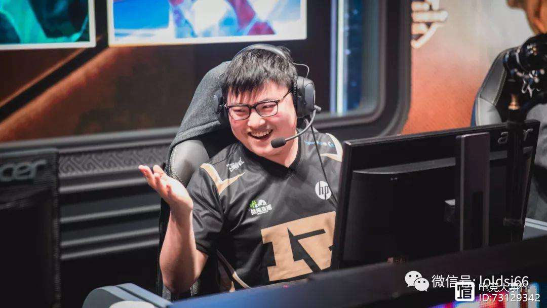 C9翻盘MAD，Uzi团战一打五峡谷大战四强赛，让粉丝疯狂欢呼