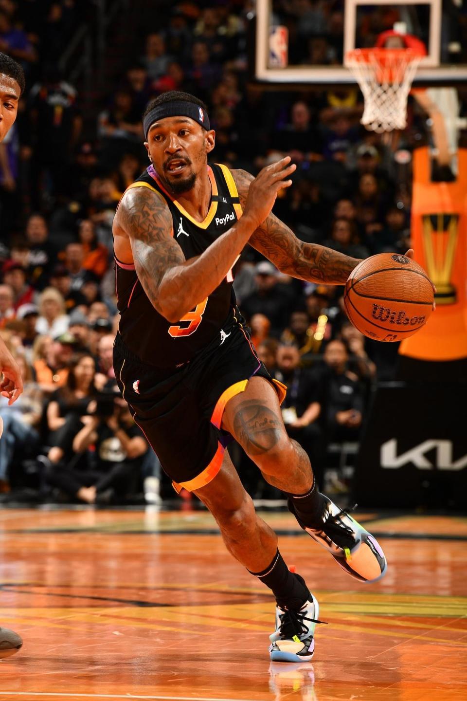 步行者大胜开拓者，奥拉迪波主导比赛的简单介绍