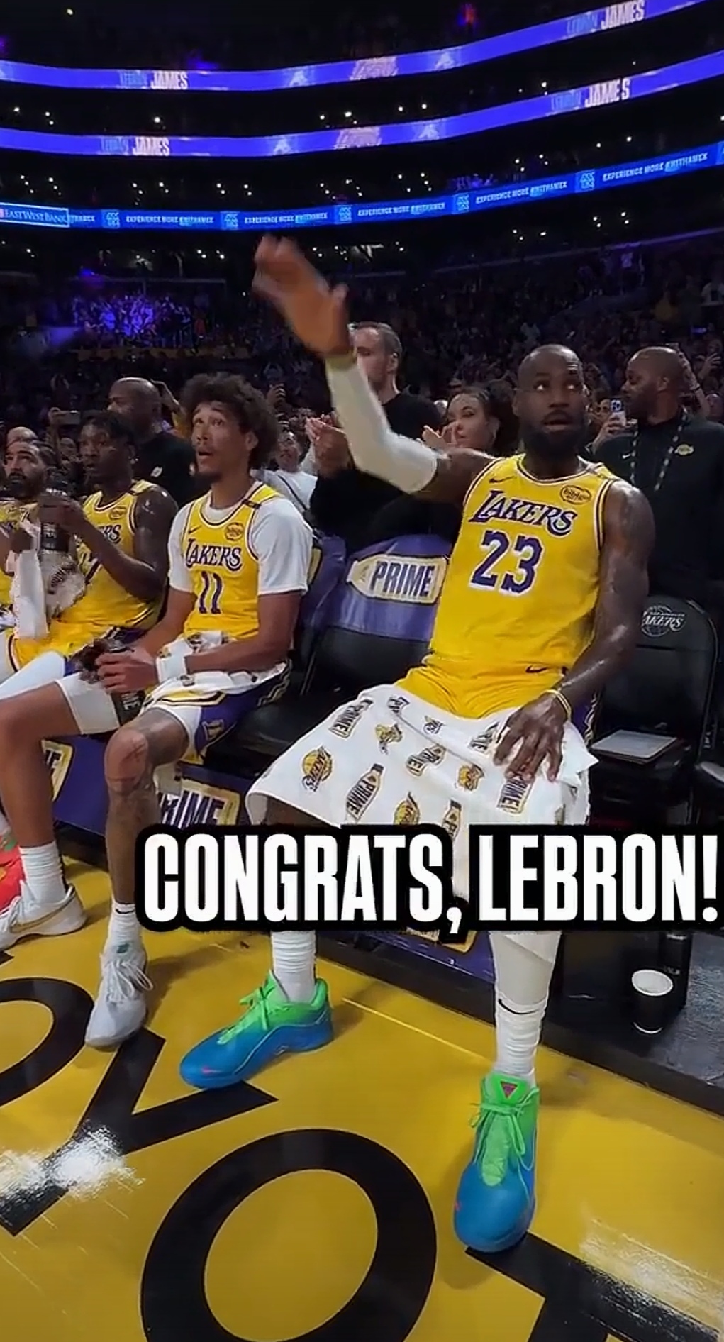 詹姆斯轰34分湖人2-0火箭